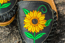 Load image into Gallery viewer, black sunflower buckle huarache

