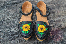 Load image into Gallery viewer, black sunflower buckle huarache
